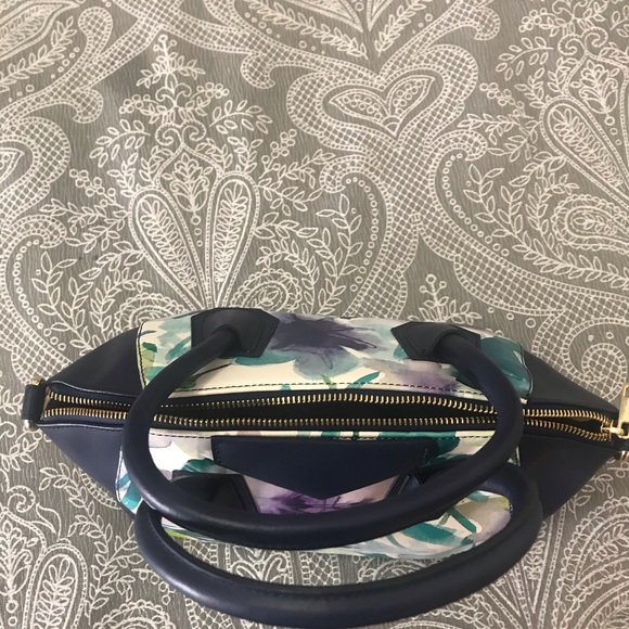 Handbag - Picture 3 of 5